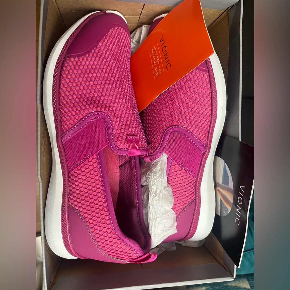 Vionic Julianna Pro Slip-On Sneakers – Women’s Size 9 – Pink. New in Box